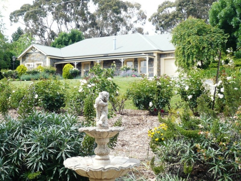 22 White Hut Road, Clare SA 5453