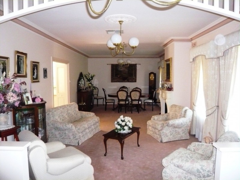 22 White Hut Road, Clare SA 5453