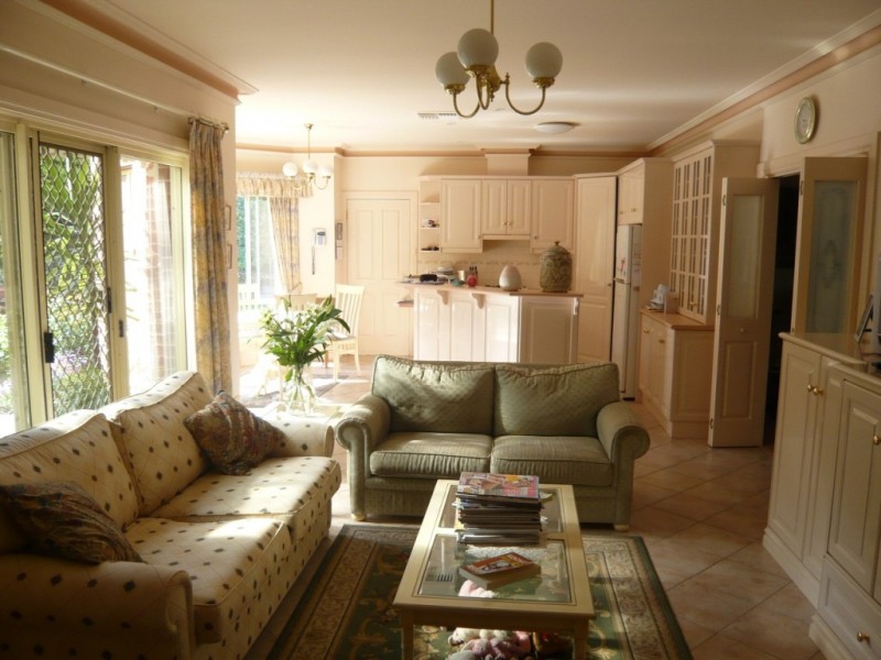 22 White Hut Road, Clare SA 5453