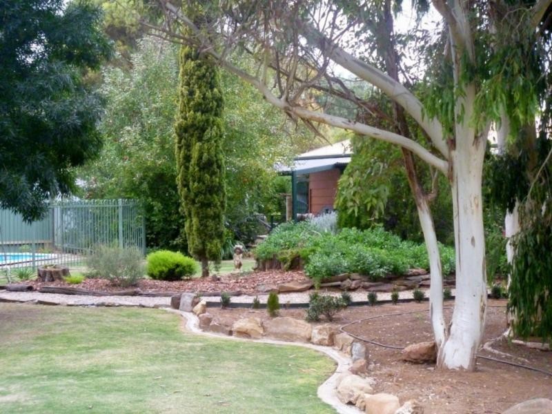 1 The Grove, Burra SA 5417