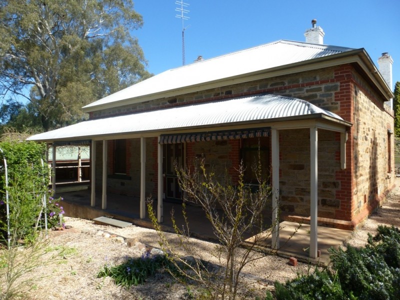 16 BURTON STREET, Clare SA 5453