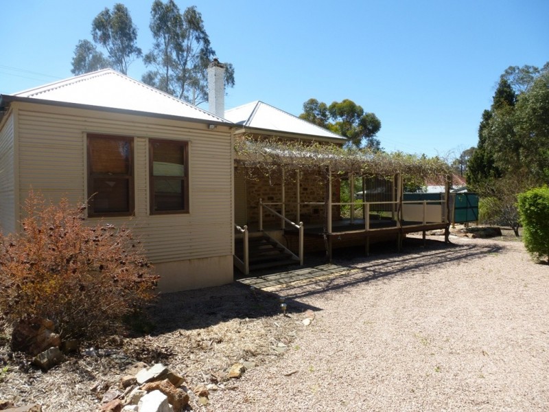 16 BURTON STREET, Clare SA 5453