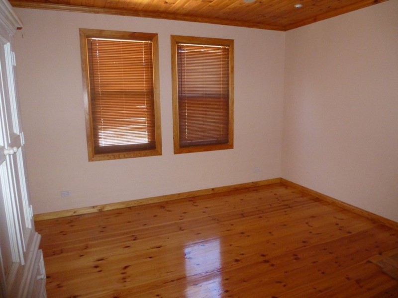 16 BURTON STREET, Clare SA 5453