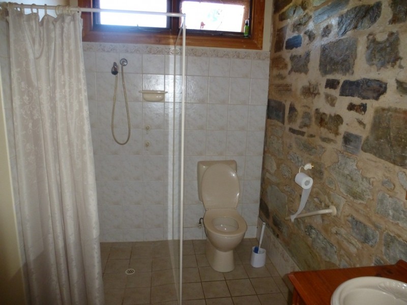 16 BURTON STREET, Clare SA 5453