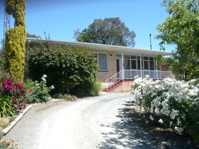 14 Powell Street, Clare SA 5453