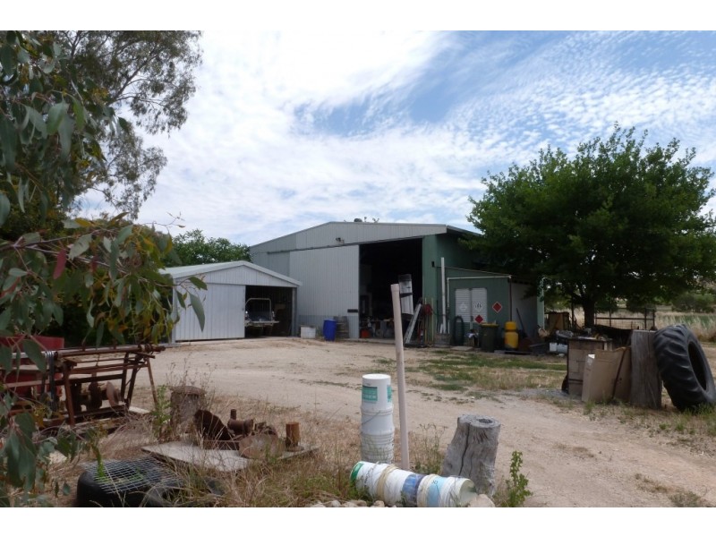 - Horrocks Highway, Clare SA 5453