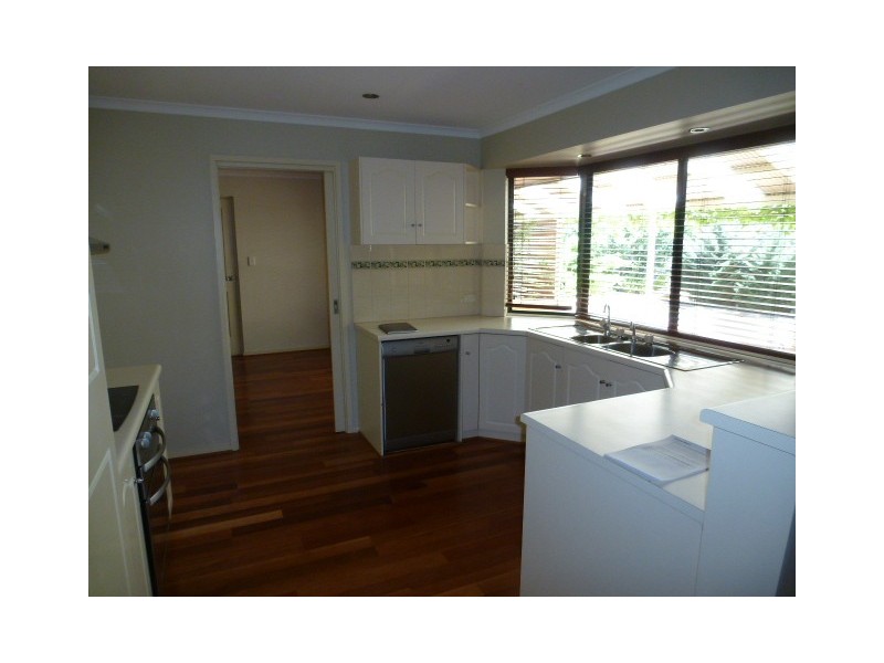 28 New Rd, Clare SA 5453