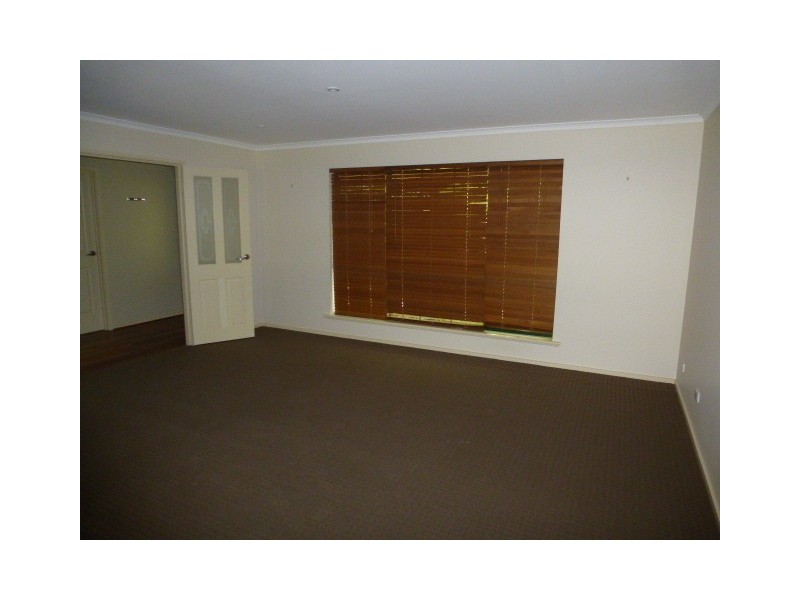 28 New Rd, Clare SA 5453