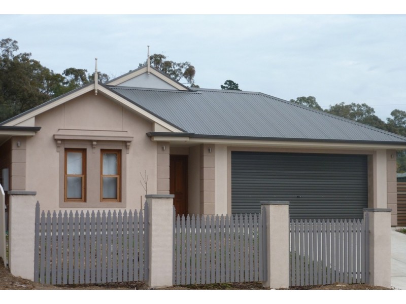 5 West Street, Clare SA 5453