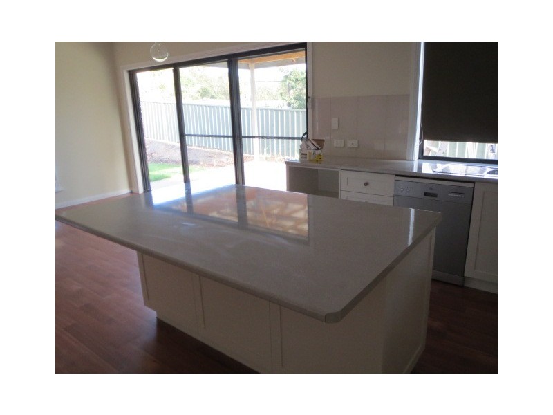 5 West Street, Clare SA 5453