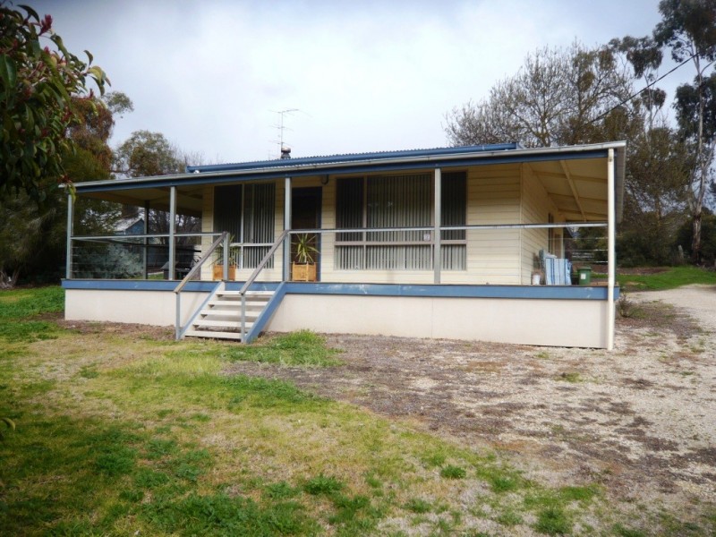 4 Edward Street, Clare SA 5453