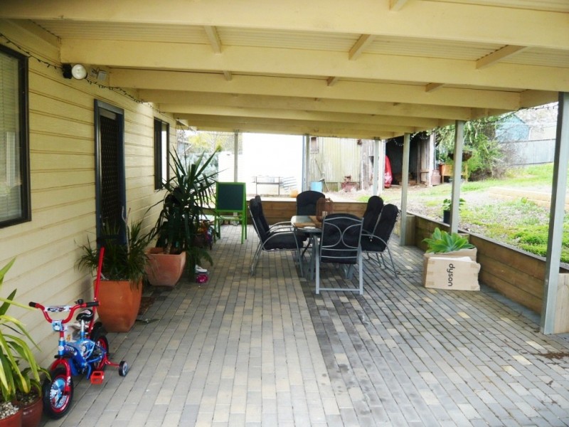 4 Edward Street, Clare SA 5453