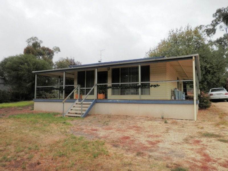 4 Edward Street, Clare SA 5453