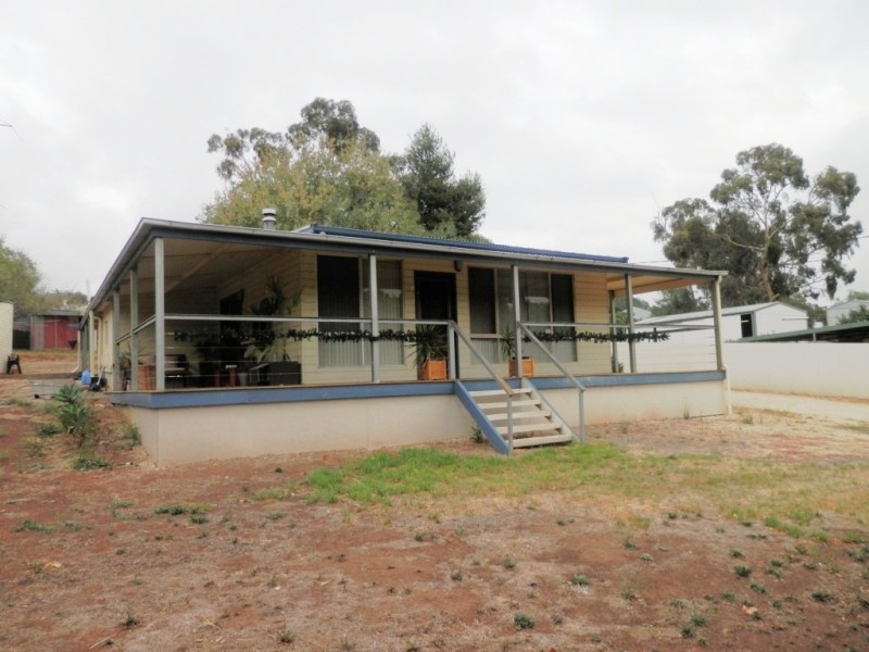 4 Edward Street, Clare SA 5453
