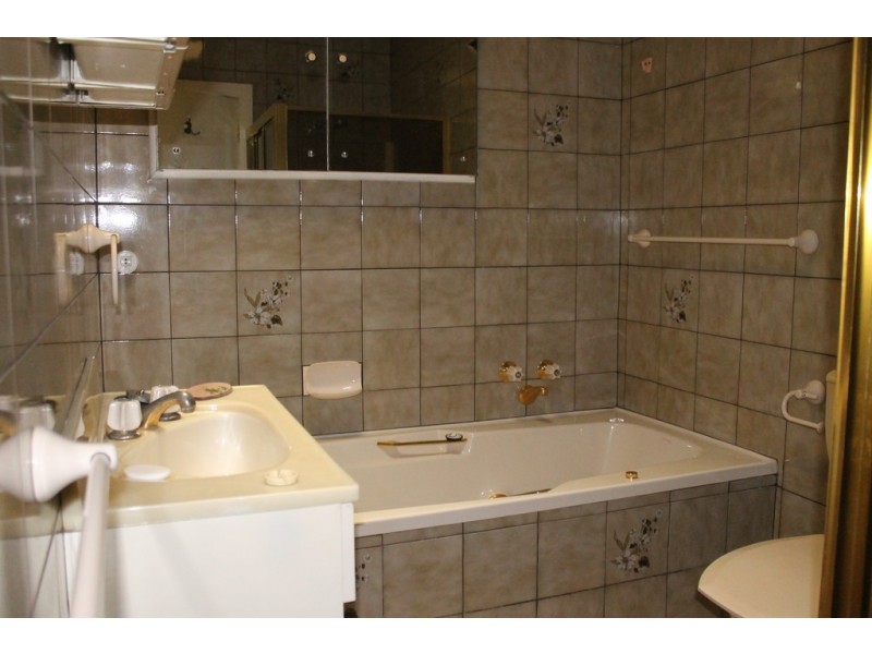 50 Farrell Flat Road, Clare SA 5453