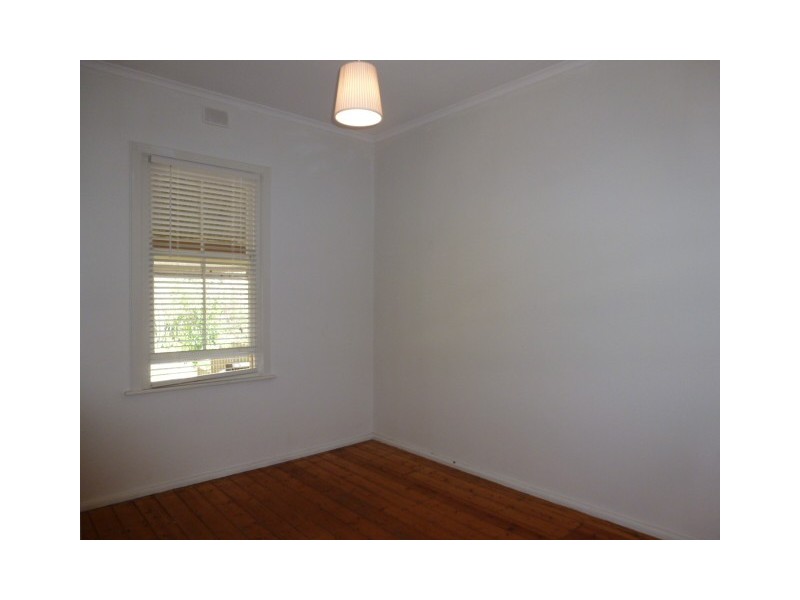 Unit 4 / 13 Warenda Rd, Clare SA 5453