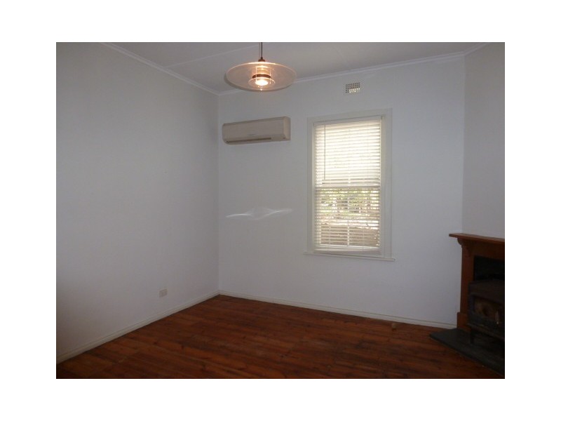 Unit 4 / 13 Warenda Rd, Clare SA 5453