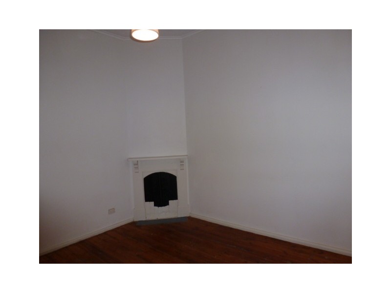 Unit 4 / 13 Warenda Rd, Clare SA 5453