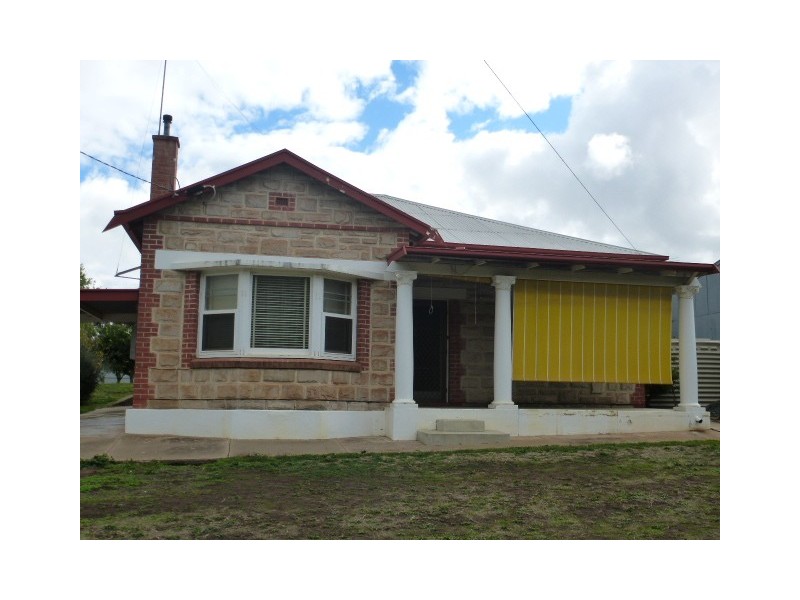 32 New Rd, Clare SA 5453