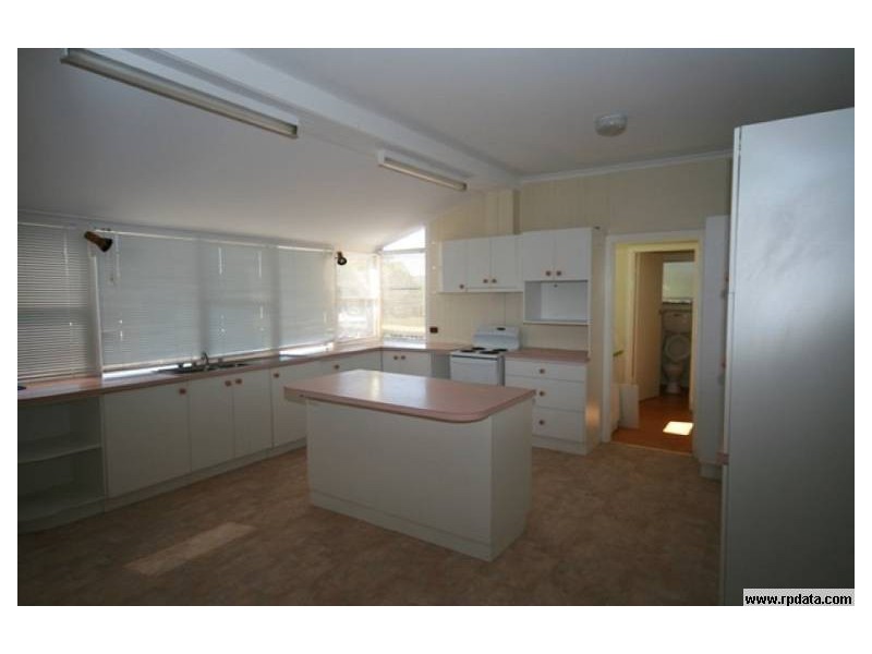 2 Pollock Crescent, Clare SA 5453