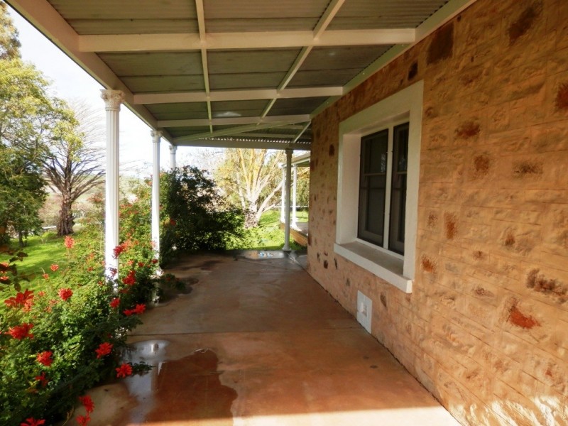* “Willow Glen”, Manoora SA 5414