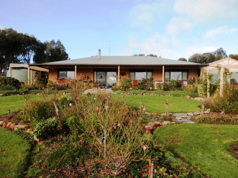 16 Hartley Road, Clare SA 5453