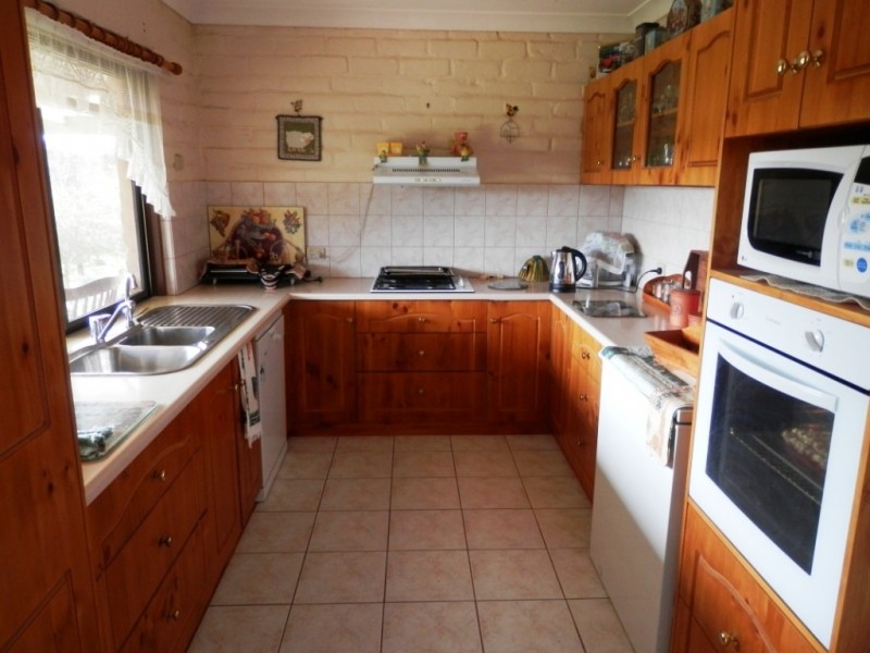 16 Hartley Road, Clare SA 5453