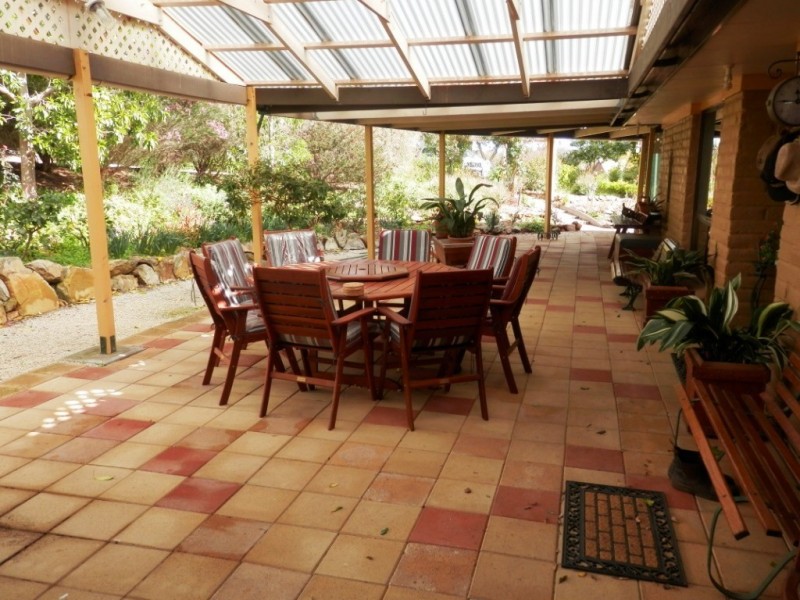 16 Hartley Road, Clare SA 5453