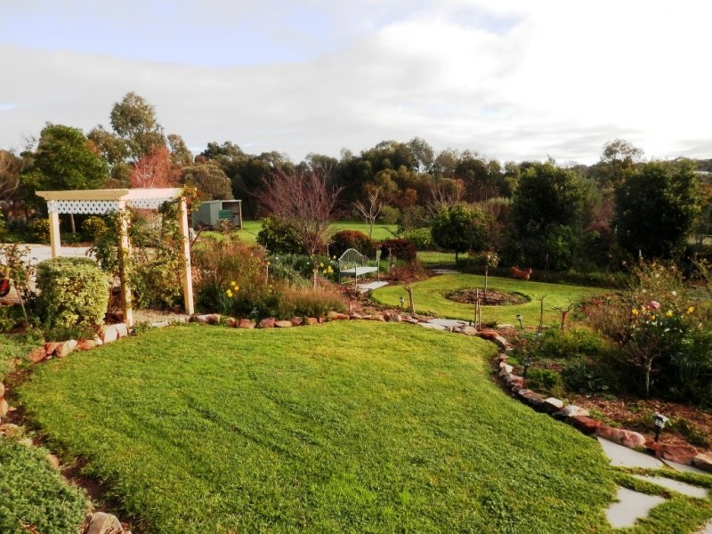 16 Hartley Road, Clare SA 5453