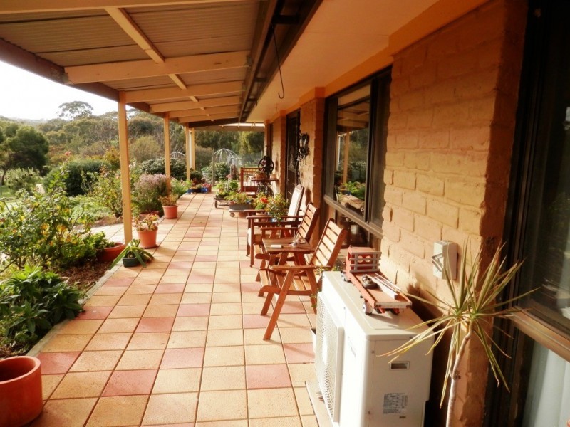 16 Hartley Road, Clare SA 5453