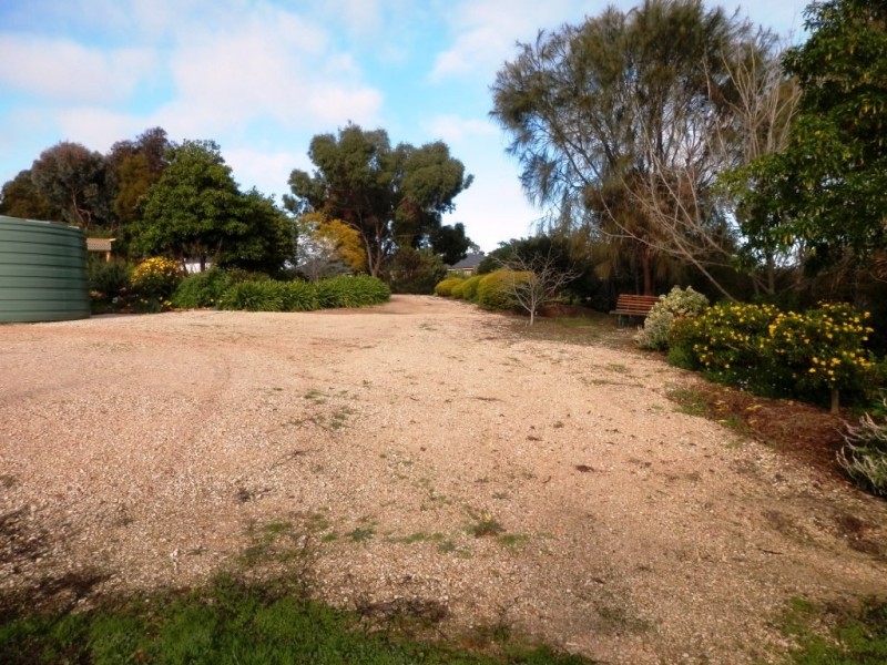 16 Hartley Road, Clare SA 5453