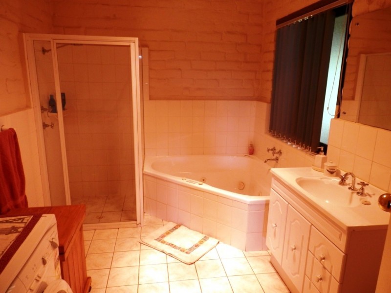 16 Hartley Road, Clare SA 5453