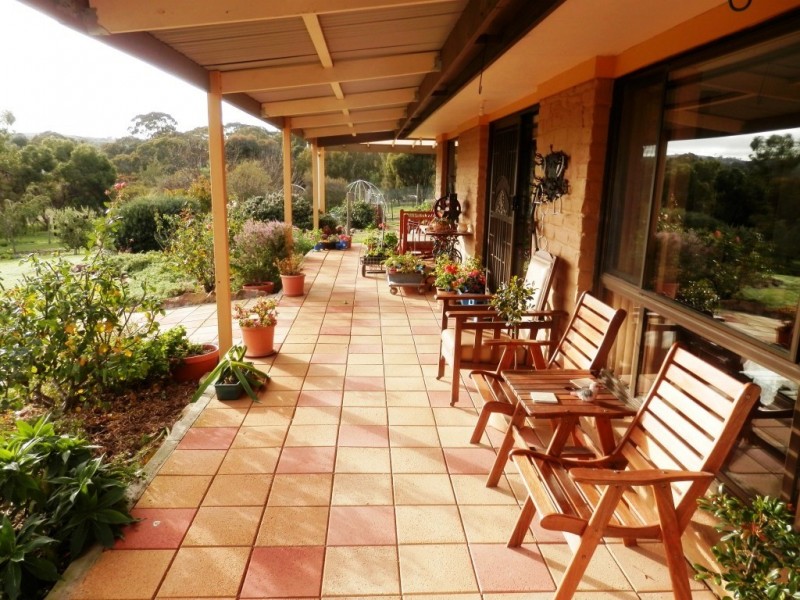 16 Hartley Road, Clare SA 5453