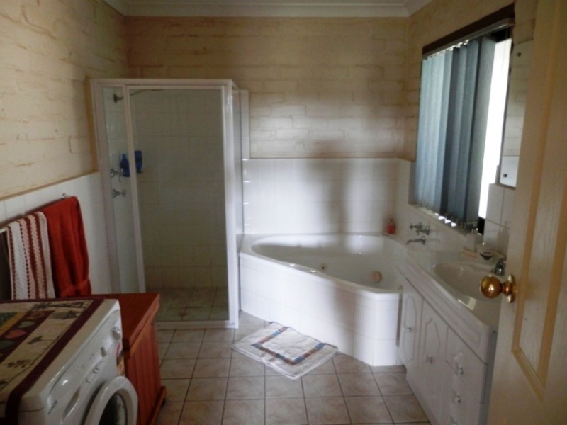 16 Hartley Road, Clare SA 5453