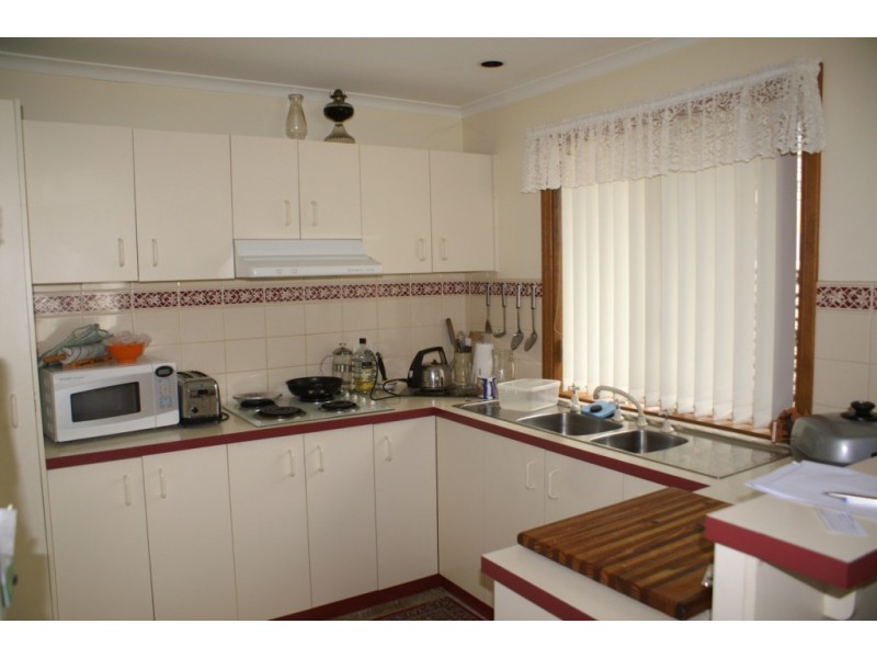 Unit 1 2 Daly Court, Clare SA 5453