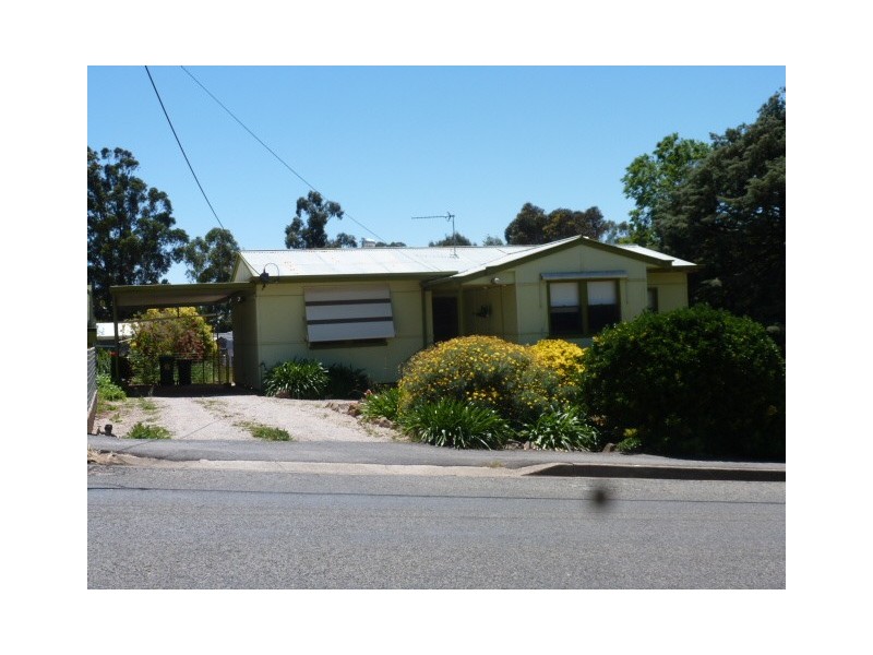 9 Essington Ave, Clare SA 5453