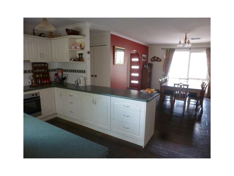 7 Beare Street, Clare SA 5453