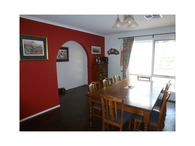 7 Beare Street, Clare SA 5453