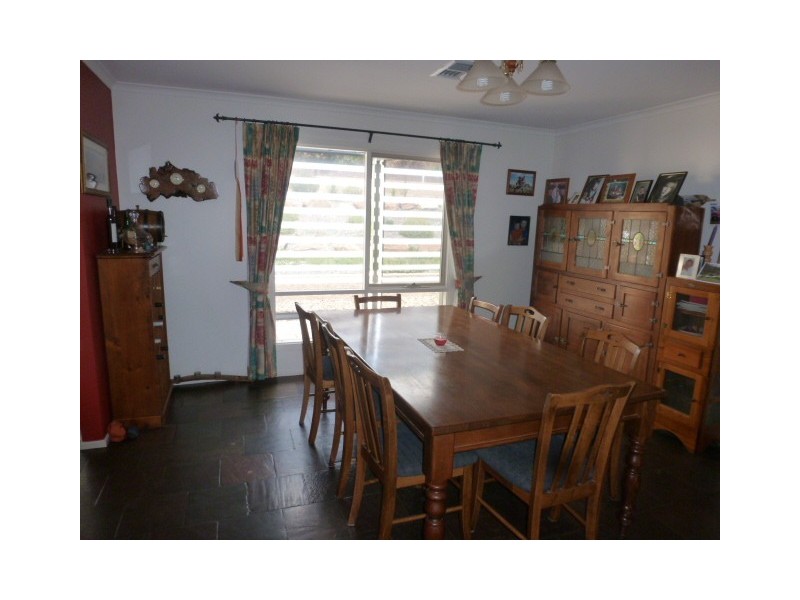 7 Beare Street, Clare SA 5453