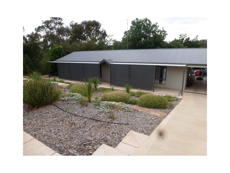 7 Beare Street, Clare SA 5453