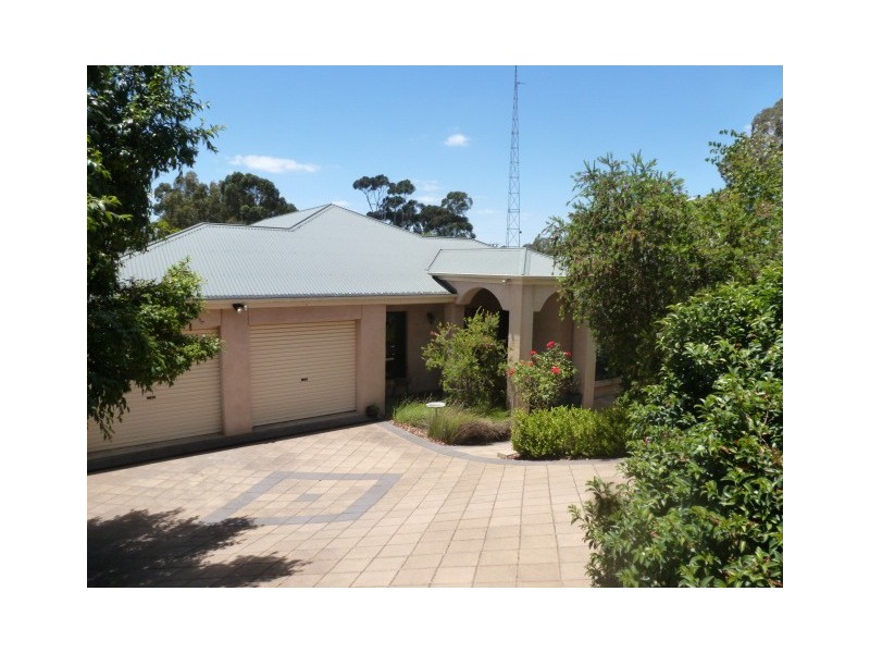 2 BINDARRAH LANE, Clare SA 5453