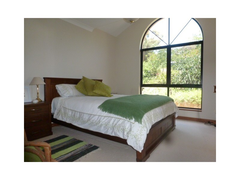 2 BINDARRAH LANE, Clare SA 5453