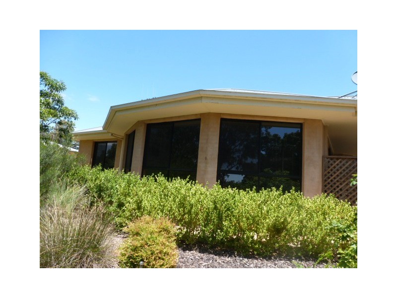 2 BINDARRAH LANE, Clare SA 5453