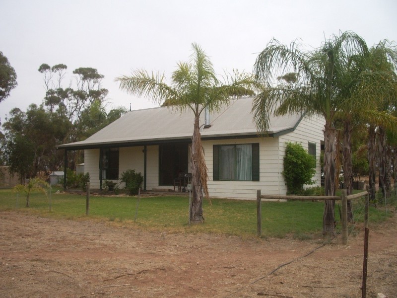 - Angle Road, Brownlow Via, Eudunda SA 5374