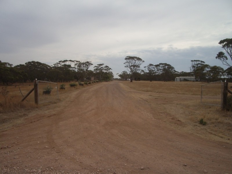 - Angle Road, Brownlow Via, Eudunda SA 5374