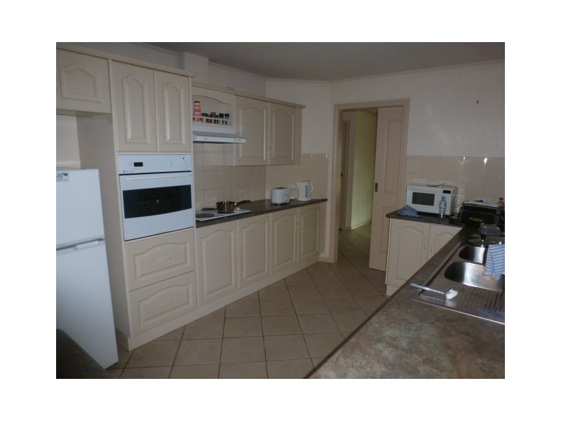 37 Jarman Crst, Clare SA 5453