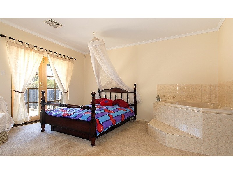 39 Jarman Crescent, Clare SA 5453