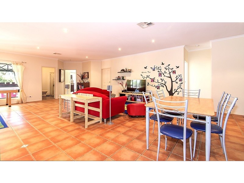 39 Jarman Crescent, Clare SA 5453