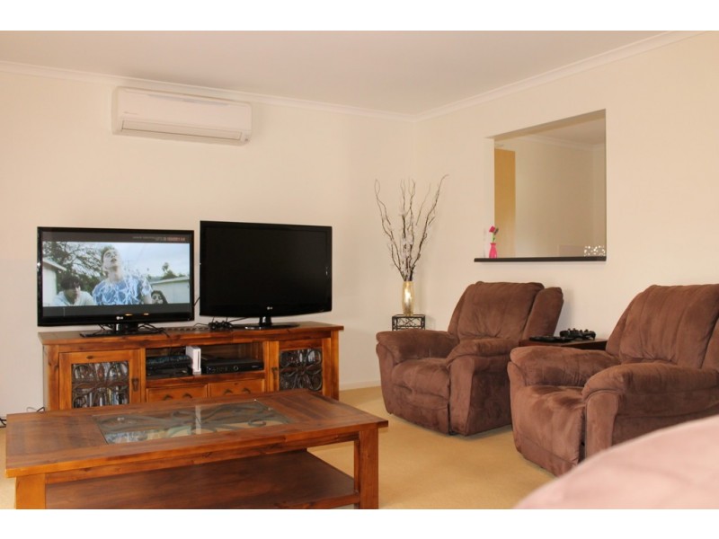 12 Kelly Street, Clare SA 5453