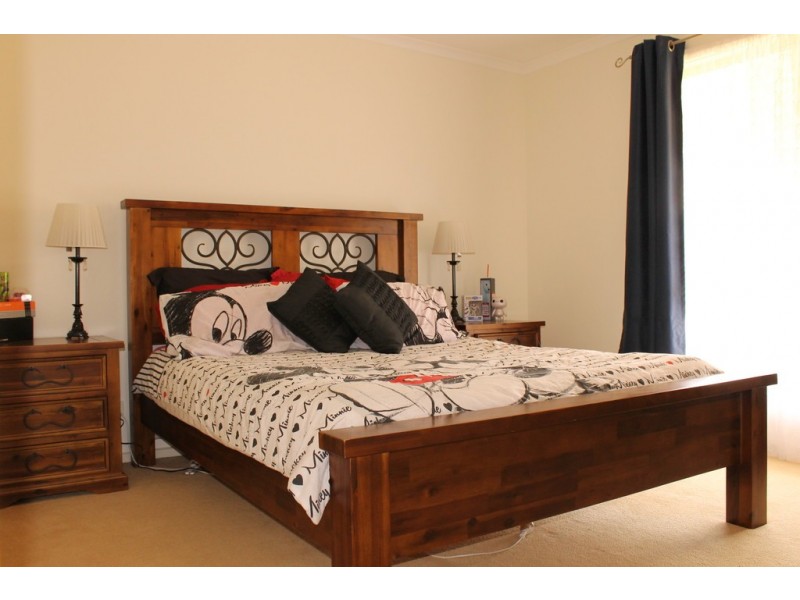 12 Kelly Street, Clare SA 5453